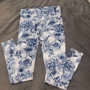 navy blue and white Fabletics leggings flower print good quality size XS-0